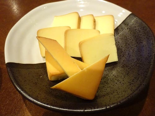 ０８自家製スモークチーズ