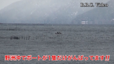 琵琶湖は元日も雪!! 野洲沖でボートが1隻だけがんばってます #今日の琵琶湖（YouTubeムービー 22/01/01）