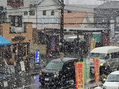 堅田は朝から雪が降ったり止んだりで正午前後には一時強まりました（1月20日12時頃）