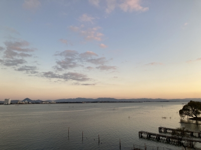 琵琶湖大橋西詰めから眺めた南湖 さすがに夕方近くなると釣り中のボートは見えず（12月9日16時40分頃）