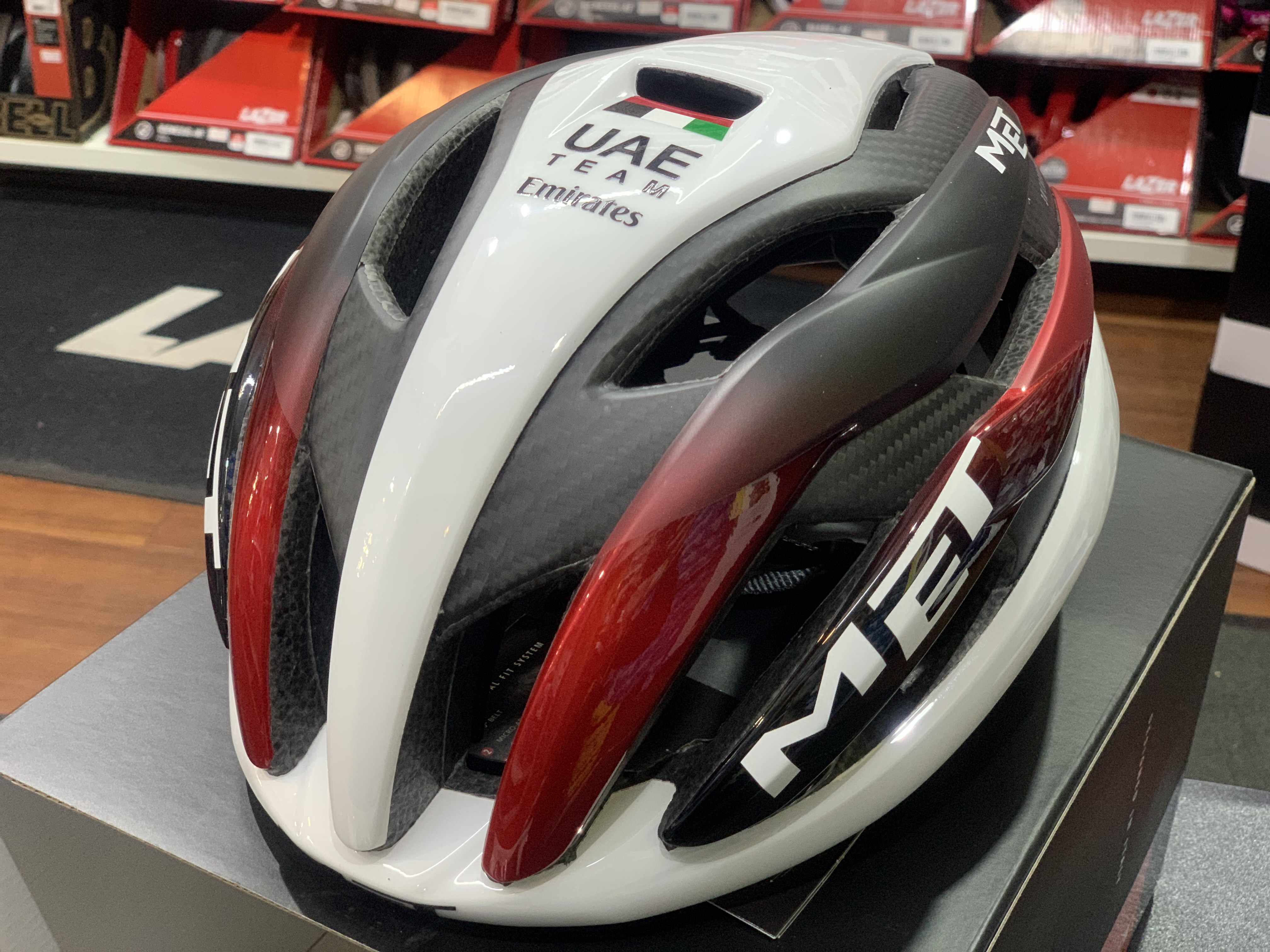 MET Trenta MIPS ロードヘルメット メット トレンタ UAEチーム