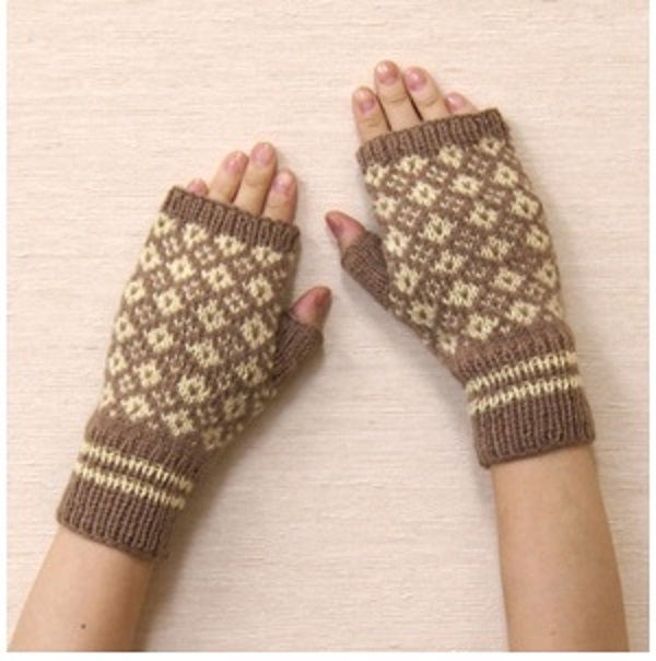 もらえる無料編み図手袋☆オーガニックウールで編む北欧風？編み込みハンドウォーマー - 手袋・ミトン・ハンドウォーマーなど