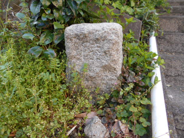 中央公園付近の境界石 (1)