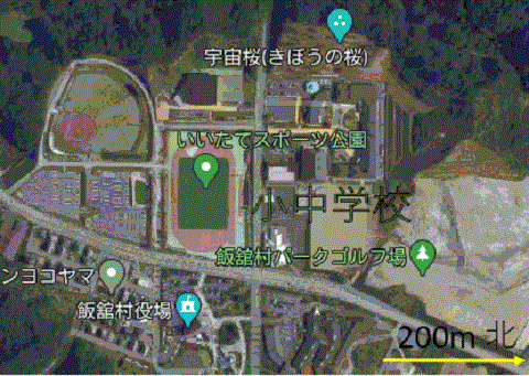 飯舘村の豪華な学校と隣接する豪華な運動公園