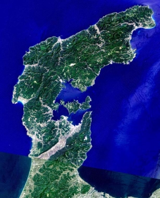 【日本海】石川・能登半島の地震起こす地下深くの水（流体）は、一体どこから来ているのだろうか？