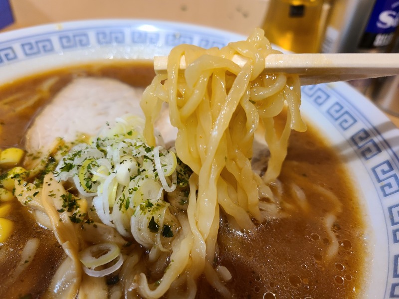 金ちゃん　辛味噌ラーメン　麺