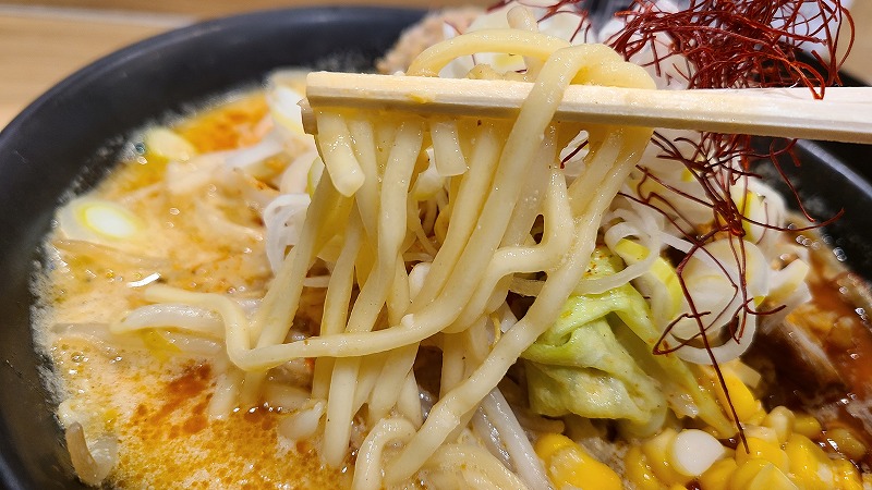 ふじのイオンモール新潟南　初代野菜味噌ラーメン赤　麺