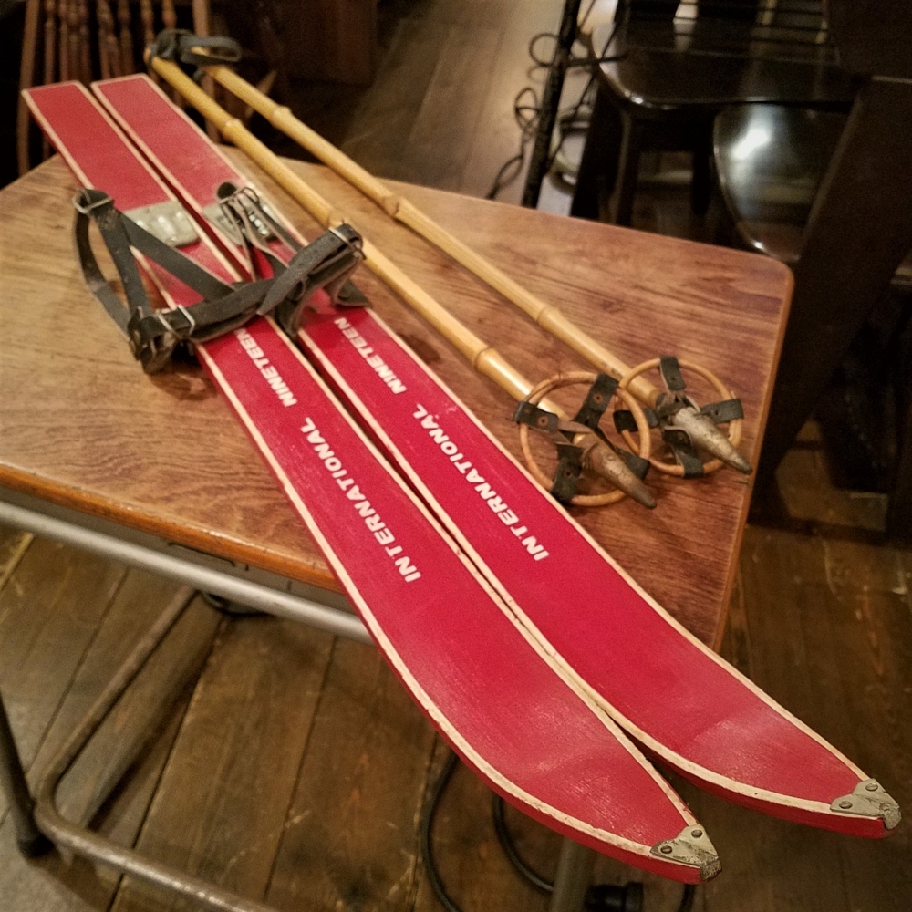 昭和レトロな子供用木製スキー板と竹製スキーストック - [雑貨]その他