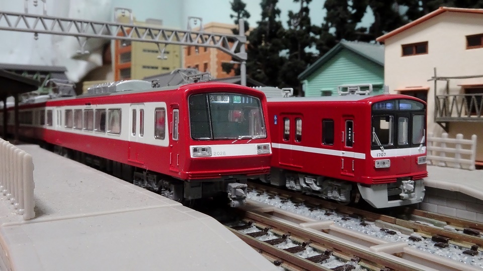 京急2000形 2扉 8両セットの発売を前に 旧製品で遊ぶ - ビスタ模型鉄道 
