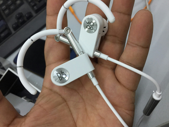 Bang & Olufsenの”アイコニックデザイン”Bluetoothイヤホン『EARSET』が5,000円を切る | ヲチモノ