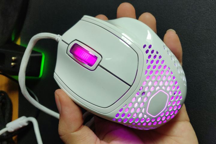 神戸リセールショップCoolerMaster 超軽量つかみ持ちゲーミングマウス