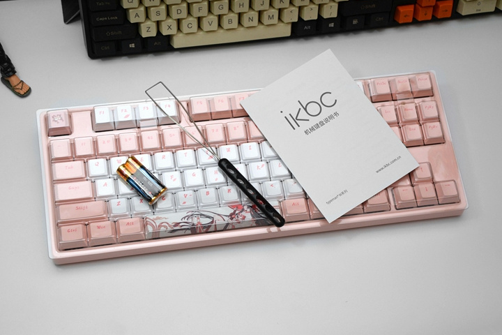 ikbc、白無垢と桜をモチーフにしたピンク×ホワイトのメカニカルキーボード『白无垢・樱』 - ヲチモノ