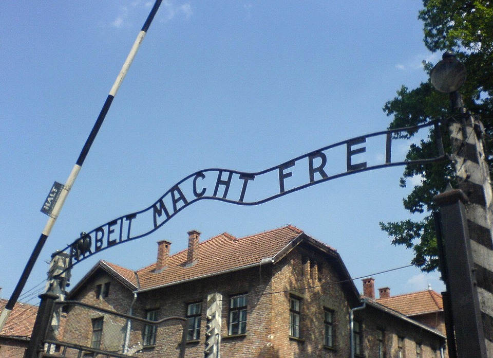 Auschwitz_entrance.jpg