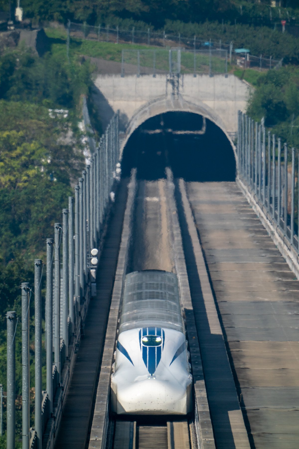 20200922_花鳥トンネルに向かう試験列車