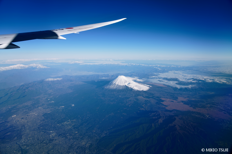 絶景探しの旅 - 絶景写真No.1918 青い地球の富士山 （静岡県 上空）
